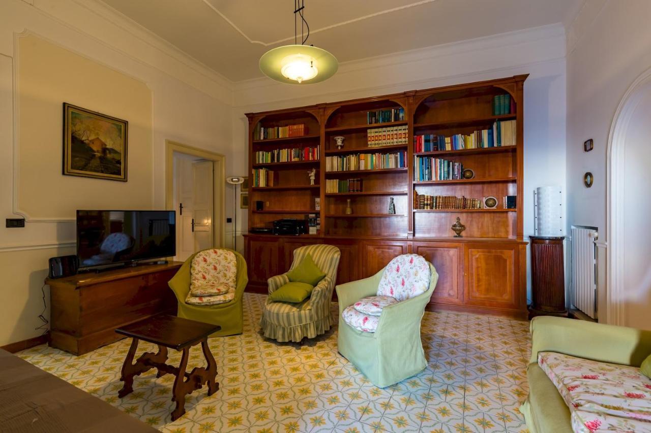 Villa Paola - Hidden Panoramic Garden And Terraces By Napoliapartments エクステリア 写真