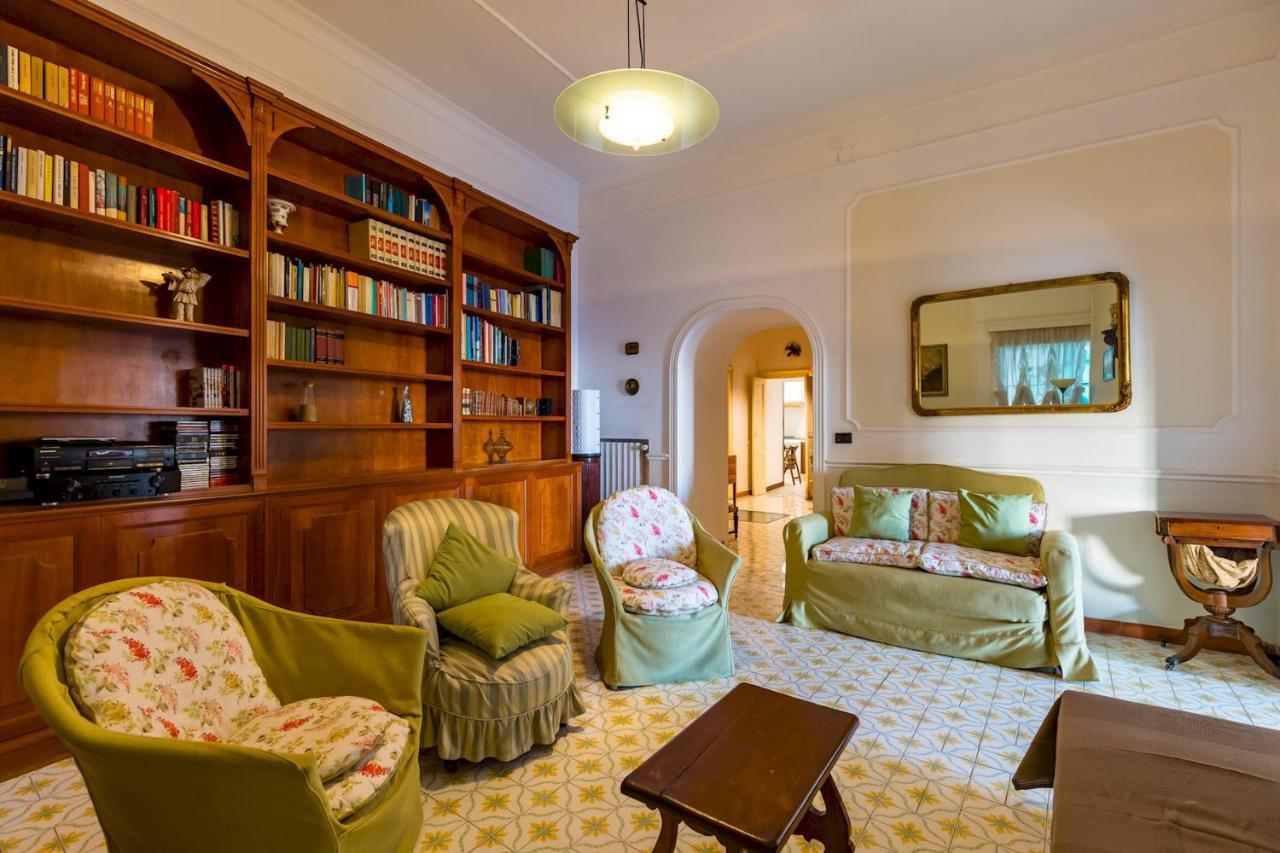 Villa Paola - Hidden Panoramic Garden And Terraces By Napoliapartments エクステリア 写真